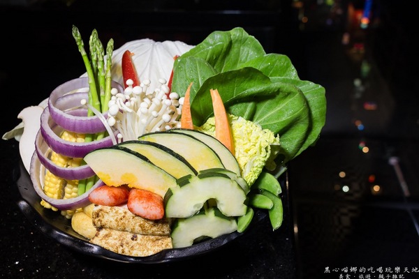 肉多多火鍋-高雄三多店:高雄前鎮︱肉多多火鍋 情人節,俯瞰城市夜景享受大口吃肉的狂野浪漫~