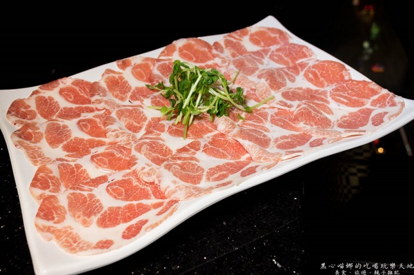 肉多多火鍋-高雄三多店:高雄前鎮︱肉多多火鍋 情人節,俯瞰城市夜景享受大口吃肉的狂野浪漫~