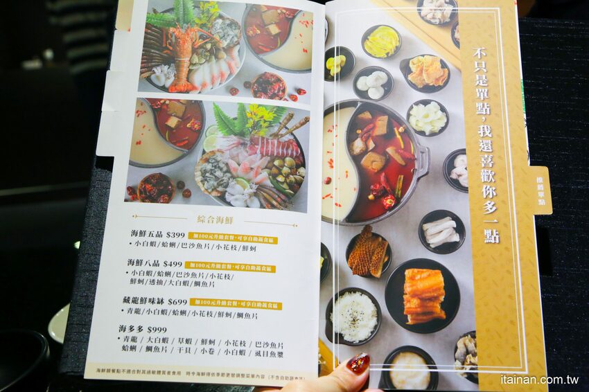 高雄火鍋｜肉多多不一樣了嗎?不只肉多多還給你海多多跟蔬菜多多!!新推出浮誇系痛風海鮮盤+蔬食自助吃到飽+手炒爆香湯底+吸睛肉蛋糕+霜淇淋DIY!古早味胡椒豬肚雞湯底超好吃，專人桌邊剝蝦也好貼心「肉多