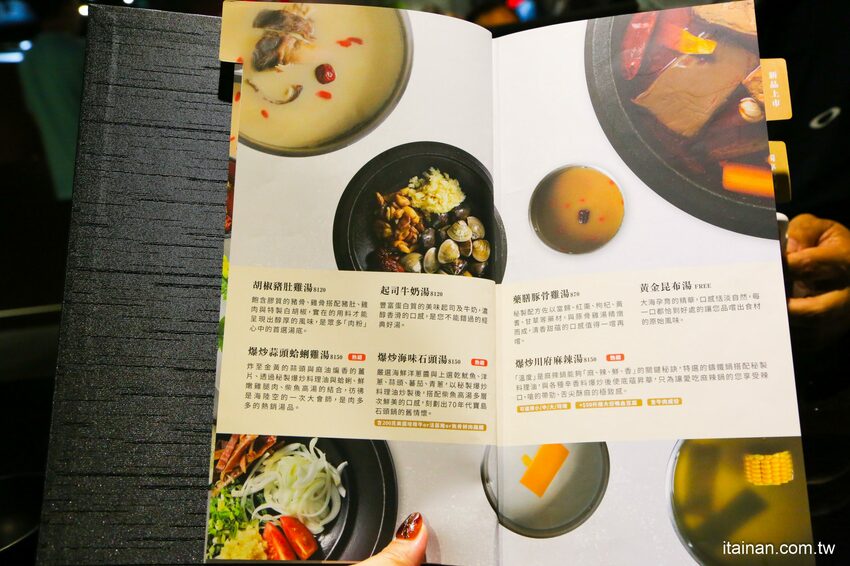 高雄火鍋｜肉多多不一樣了嗎?不只肉多多還給你海多多跟蔬菜多多!!新推出浮誇系痛風海鮮盤+蔬食自助吃到飽+手炒爆香湯底+吸睛肉蛋糕+霜淇淋DIY!古早味胡椒豬肚雞湯底超好吃，專人桌邊剝蝦也好貼心「肉多