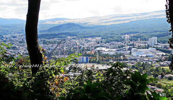 河口湖天上山公園：河口湖天上山公園 / 咔奇咔奇山兔子&狸貓的傳說 / 貍子茶屋好吃又好玩!!