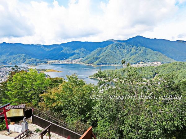 河口湖天上山公園：河口湖天上山公園 / 咔奇咔奇山兔子&狸貓的傳說 / 貍子茶屋好吃又好玩!!