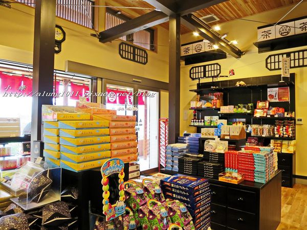 河口湖天上山公園：河口湖天上山公園 / 咔奇咔奇山兔子&狸貓的傳說 / 貍子茶屋好吃又好玩!!