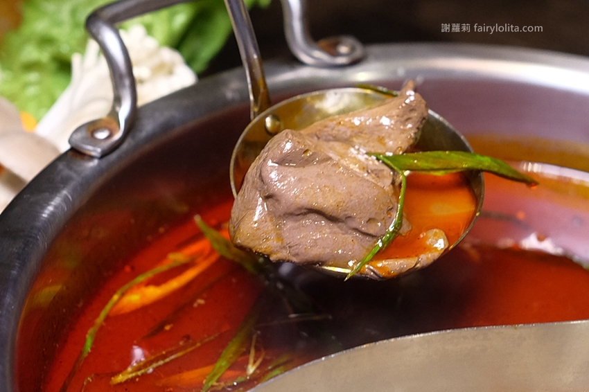 台中火鍋 | Beef King / 日本頂級A5和牛鍋物放題。台中第一間超狂日本A5和牛放題，近百種肉品、海鮮、火鍋料、滷水食材讓你無限吃到飽！ @蹦啾♥謝蘿莉 La vie heureuse