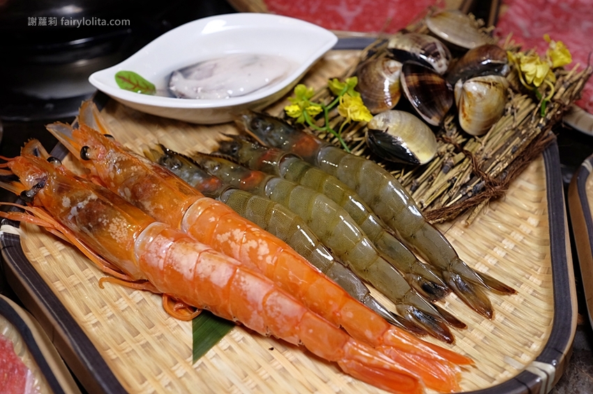 台中火鍋 | Beef King / 日本頂級A5和牛鍋物放題。台中第一間超狂日本A5和牛放題，近百種肉品、海鮮、火鍋料、滷水食材讓你無限吃到飽！ @蹦啾♥謝蘿莉 La vie heureuse