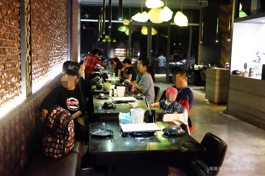 台中火鍋 | Beef King / 日本頂級A5和牛鍋物放題。台中第一間超狂日本A5和牛放題，近百種肉品、海鮮、火鍋料、滷水食材讓你無限吃到飽！ @蹦啾♥謝蘿莉 La vie heureuse