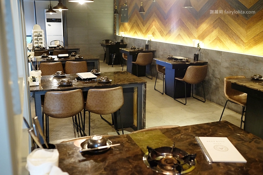 台中火鍋 | Beef King / 日本頂級A5和牛鍋物放題。台中第一間超狂日本A5和牛放題，近百種肉品、海鮮、火鍋料、滷水食材讓你無限吃到飽！ @蹦啾♥謝蘿莉 La vie heureuse