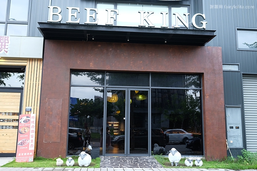 台中火鍋 | Beef King / 日本頂級A5和牛鍋物放題。台中第一間超狂日本A5和牛放題，近百種肉品、海鮮、火鍋料、滷水食材讓你無限吃到飽！ @蹦啾♥謝蘿莉 La vie heureuse