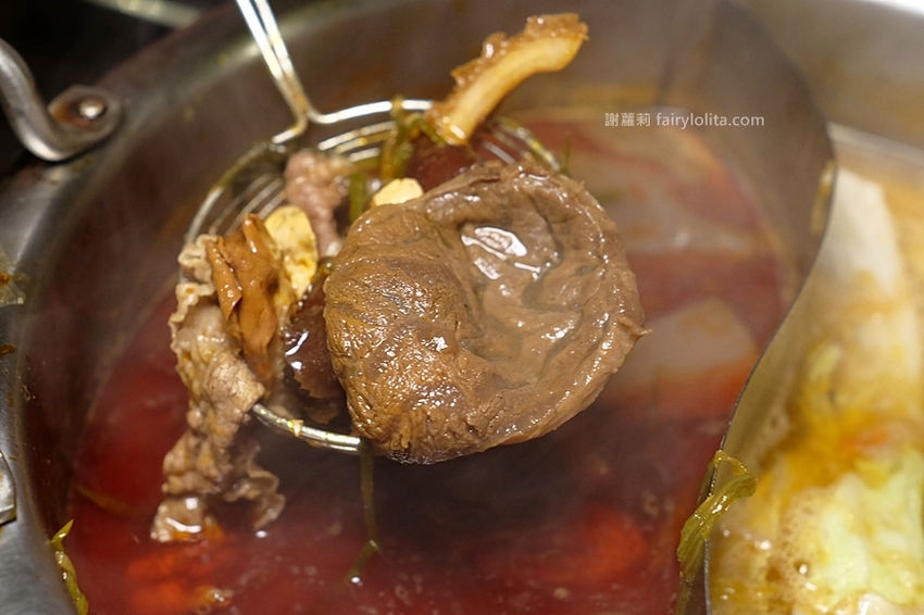 台中火鍋 | Beef King / 日本頂級A5和牛鍋物放題。台中第一間超狂日本A5和牛放題，近百種肉品、海鮮、火鍋料、滷水食材讓你無限吃到飽！ @蹦啾♥謝蘿莉 La vie heureuse