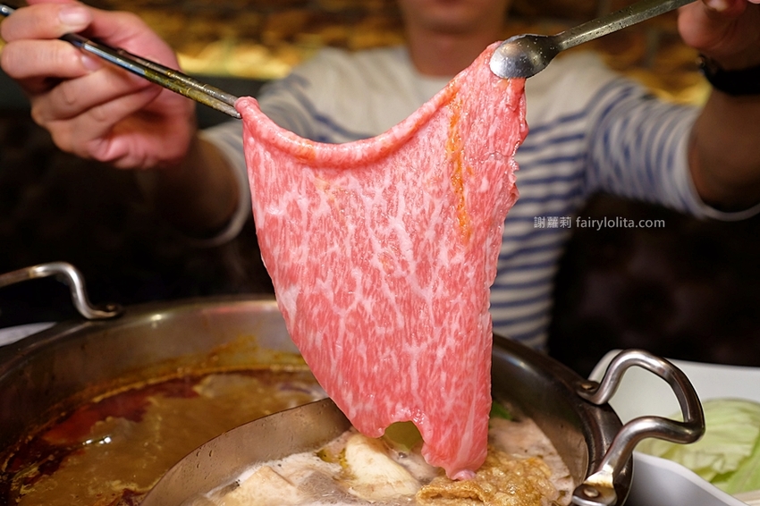 台中火鍋 | Beef King / 日本頂級A5和牛鍋物放題。台中第一間超狂日本A5和牛放題，近百種肉品、海鮮、火鍋料、滷水食材讓你無限吃到飽！ @蹦啾♥謝蘿莉 La vie heureuse