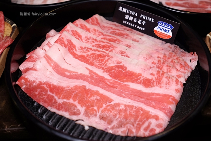 台中火鍋 | Beef King / 日本頂級A5和牛鍋物放題。台中第一間超狂日本A5和牛放題，近百種肉品、海鮮、火鍋料、滷水食材讓你無限吃到飽！ @蹦啾♥謝蘿莉 La vie heureuse