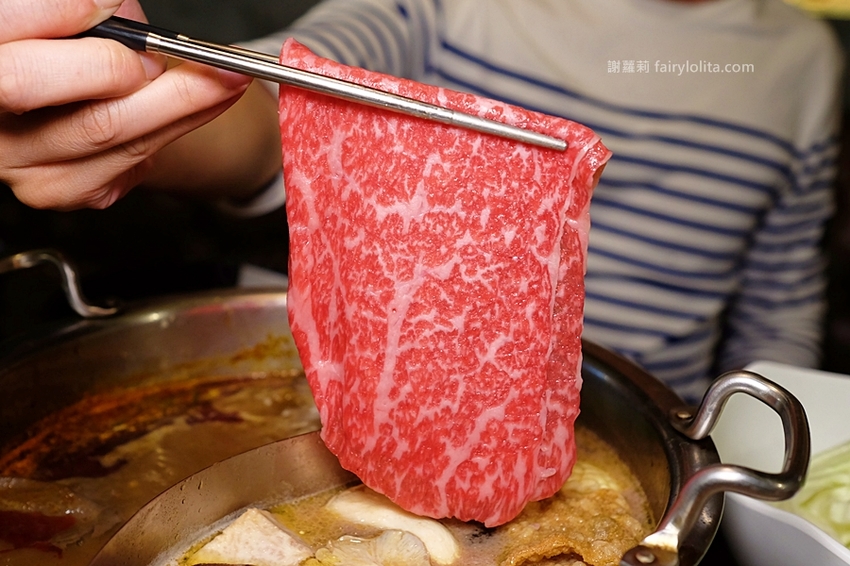 台中火鍋 | Beef King / 日本頂級A5和牛鍋物放題。台中第一間超狂日本A5和牛放題，近百種肉品、海鮮、火鍋料、滷水食材讓你無限吃到飽！ @蹦啾♥謝蘿莉 La vie heureuse