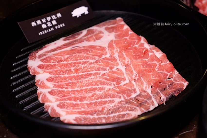台中火鍋 | Beef King / 日本頂級A5和牛鍋物放題。台中第一間超狂日本A5和牛放題，近百種肉品、海鮮、火鍋料、滷水食材讓你無限吃到飽！ @蹦啾♥謝蘿莉 La vie heureuse