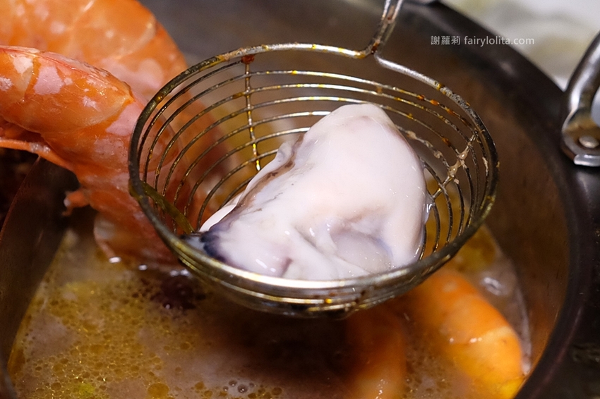 台中火鍋 | Beef King / 日本頂級A5和牛鍋物放題。台中第一間超狂日本A5和牛放題，近百種肉品、海鮮、火鍋料、滷水食材讓你無限吃到飽！ @蹦啾♥謝蘿莉 La vie heureuse