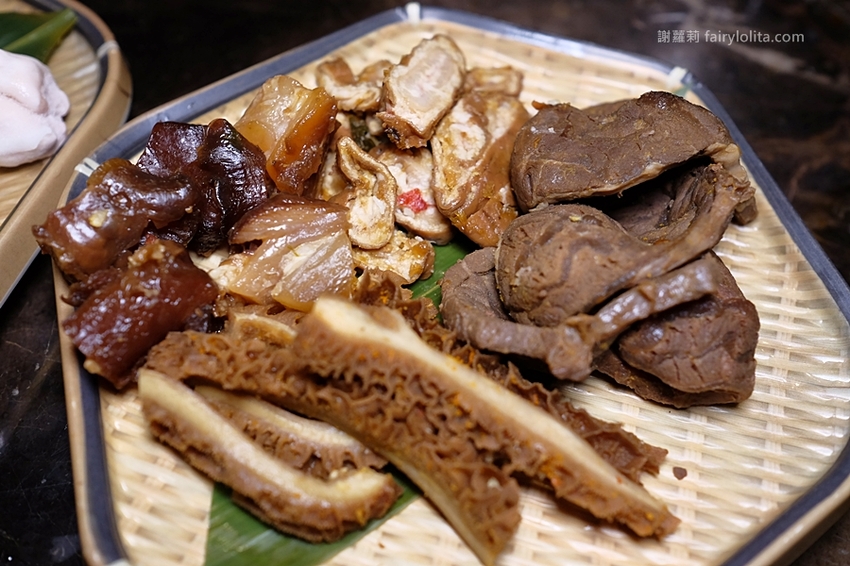 台中火鍋 | Beef King / 日本頂級A5和牛鍋物放題。台中第一間超狂日本A5和牛放題，近百種肉品、海鮮、火鍋料、滷水食材讓你無限吃到飽！ @蹦啾♥謝蘿莉 La vie heureuse