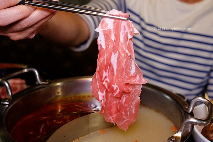 台中火鍋 | Beef King / 日本頂級A5和牛鍋物放題。台中第一間超狂日本A5和牛放題，近百種肉品、海鮮、火鍋料、滷水食材讓你無限吃到飽！ @蹦啾♥謝蘿莉 La vie heureuse