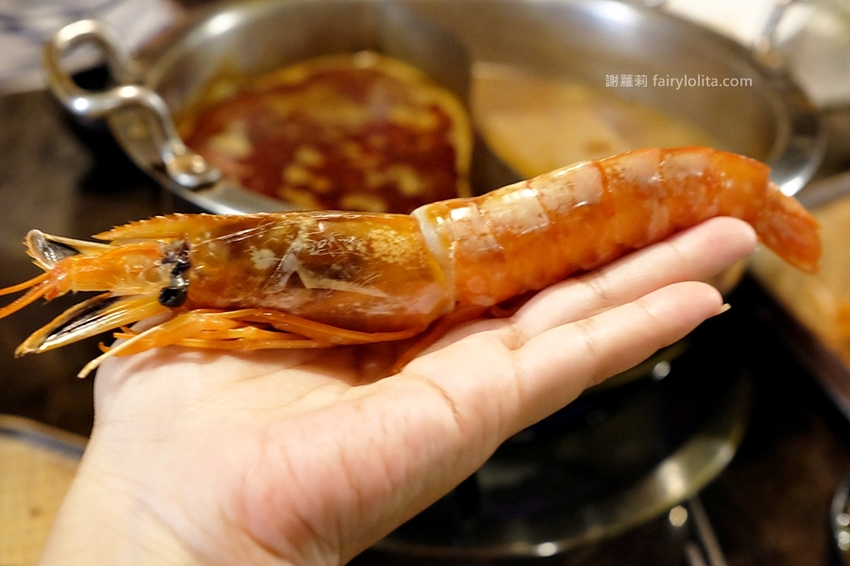 台中火鍋 | Beef King / 日本頂級A5和牛鍋物放題。台中第一間超狂日本A5和牛放題，近百種肉品、海鮮、火鍋料、滷水食材讓你無限吃到飽！ @蹦啾♥謝蘿莉 La vie heureuse