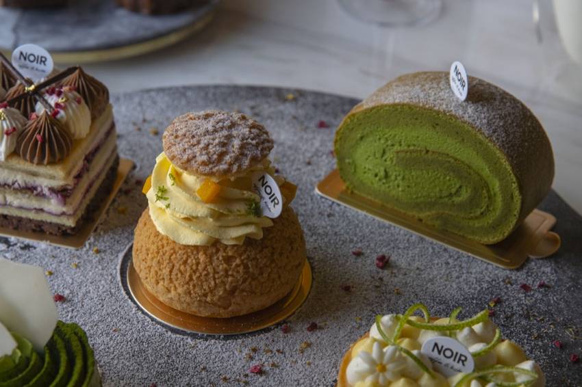 桃園甜點推薦 NOIR coffee&bistro｜走訪高質感甜點的時尚藝廊，天然食材純手工製作，不限時的慵懶咖啡廳 · 算命的說我很愛吃