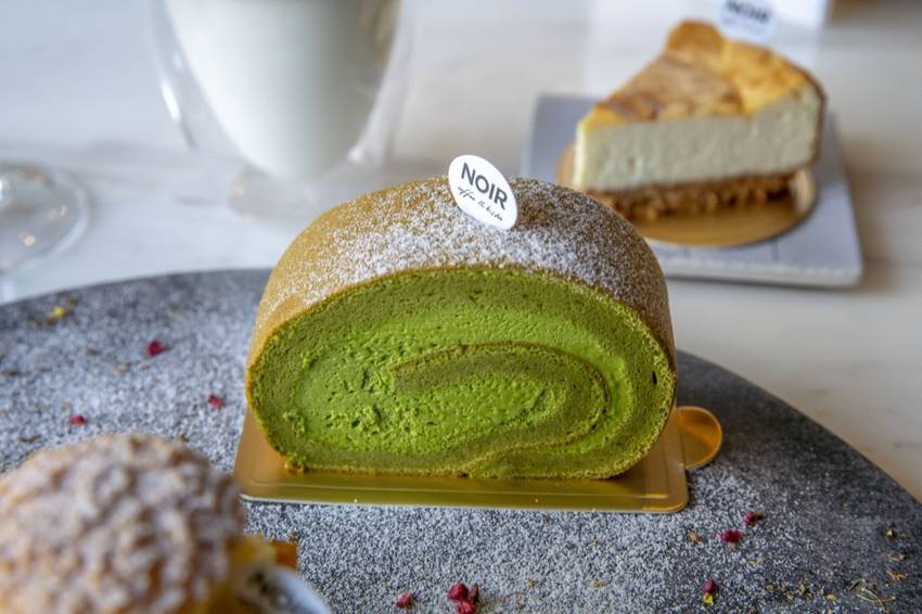 桃園甜點推薦 NOIR coffee&bistro｜走訪高質感甜點的時尚藝廊，天然食材純手工製作，不限時的慵懶咖啡廳 · 算命的說我很愛吃