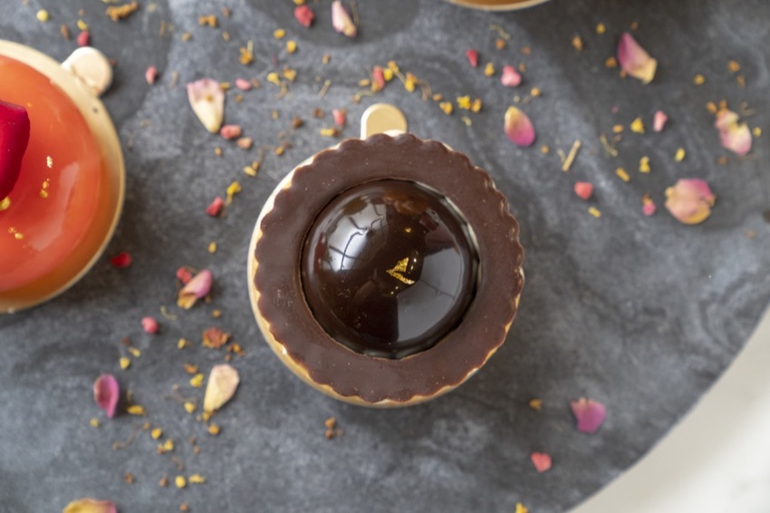 桃園甜點 NOIR coffee&bistro｜晶蘋果上市，連小紅帽吃下去以後都活了起來～ · 算命的說我很愛吃