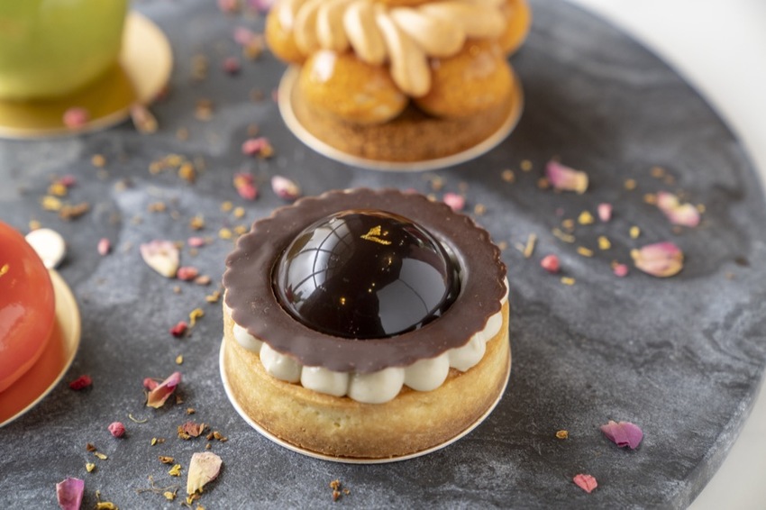 桃園甜點 NOIR coffee&bistro｜晶蘋果上市，連小紅帽吃下去以後都活了起來～ · 算命的說我很愛吃