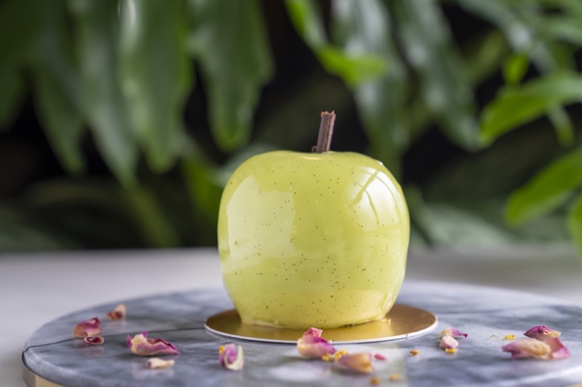 桃園甜點 NOIR coffee&bistro｜晶蘋果上市，連小紅帽吃下去以後都活了起來～ · 算命的說我很愛吃