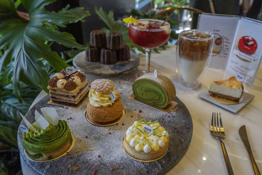 桃園甜點推薦 NOIR coffee&bistro｜走訪高質感甜點的時尚藝廊，天然食材純手工製作，不限時的慵懶咖啡廳 · 算命的說我很愛吃