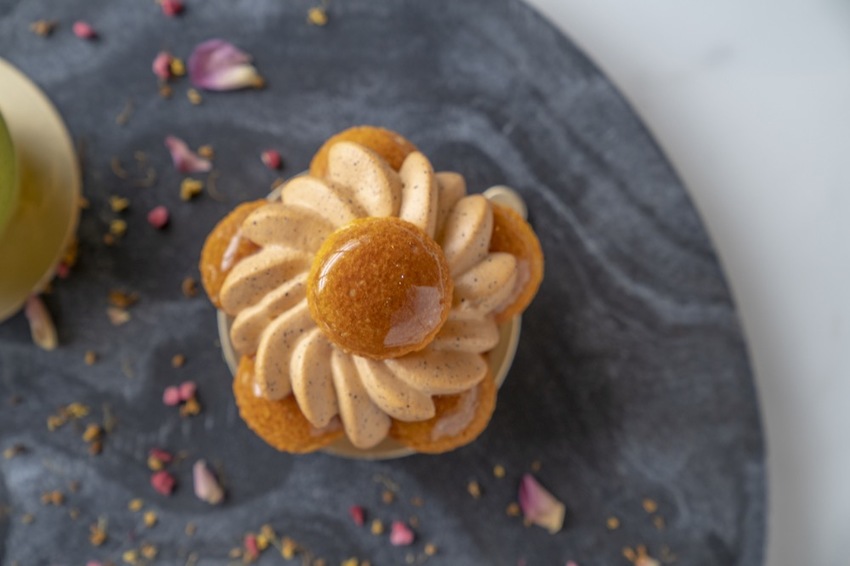 桃園甜點 NOIR coffee&bistro｜晶蘋果上市，連小紅帽吃下去以後都活了起來～ · 算命的說我很愛吃