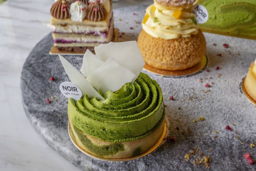 桃園甜點推薦 NOIR coffee&bistro｜走訪高質感甜點的時尚藝廊，天然食材純手工製作，不限時的慵懶咖啡廳 · 算命的說我很愛吃