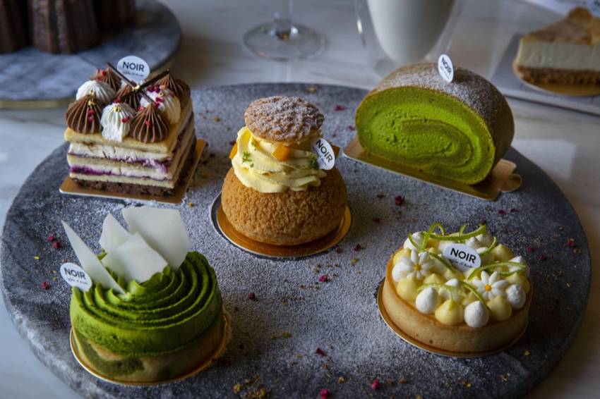 桃園甜點推薦 NOIR coffee&bistro｜走訪高質感甜點的時尚藝廊，天然食材純手工製作，不限時的慵懶咖啡廳 · 算命的說我很愛吃