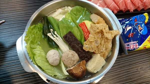 五鮮級平價鍋物(三民鼎力店):高雄~五鮮級平價鍋物(鼎力店)~冬天就是要吃鍋~熱呼呼~