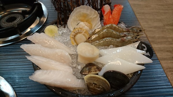 五鮮級平價鍋物(三民鼎力店):高雄~五鮮級平價鍋物(鼎力店)~冬天就是要吃鍋~熱呼呼~