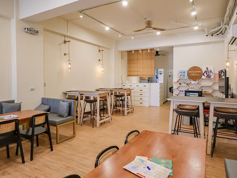 Next Stop+竹北店|香港夫妻打造4.8星港式餐廳,享用乾炒牛河與菠蘿包。