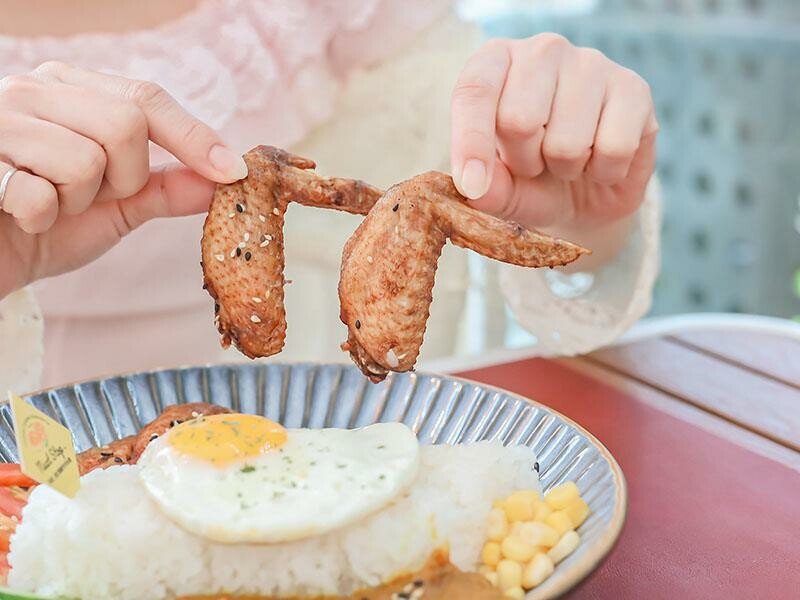 Next Stop+竹北店|香港夫妻打造4.8星港式餐廳,享用乾炒牛河與菠蘿包。