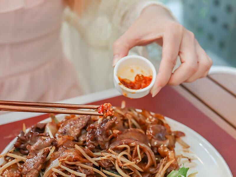 Next Stop+竹北店|香港夫妻打造4.8星港式餐廳,享用乾炒牛河與菠蘿包。