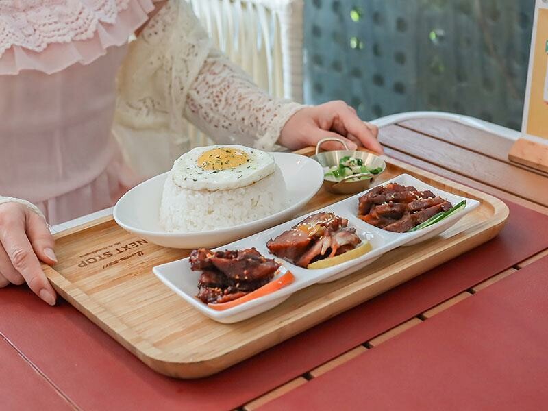 Next Stop+竹北店|香港夫妻打造4.8星港式餐廳,享用乾炒牛河與菠蘿包。