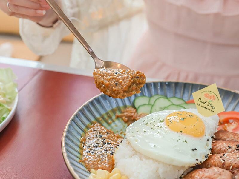 Next Stop+竹北店|香港夫妻打造4.8星港式餐廳,享用乾炒牛河與菠蘿包。