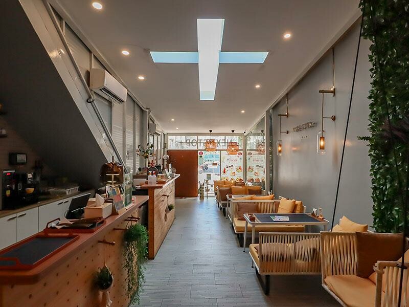 Next Stop+竹北店|香港夫妻打造4.8星港式餐廳,享用乾炒牛河與菠蘿包。