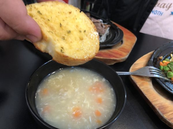 ●嘉義食記●魔力牛牛排館/東區民族路/加麵不加價/嘉義平價牛排