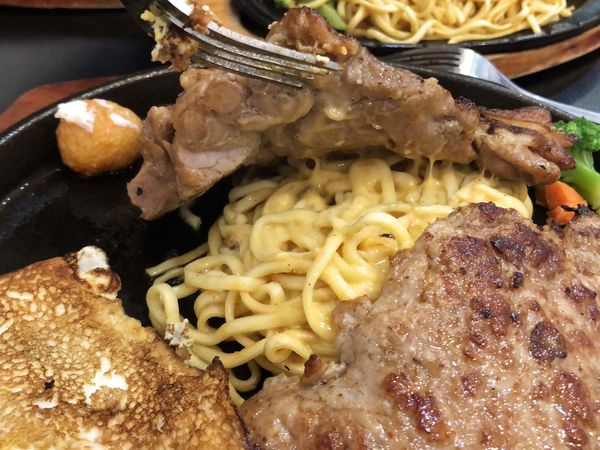 ●嘉義食記●魔力牛牛排館/東區民族路/加麵不加價/嘉義平價牛排