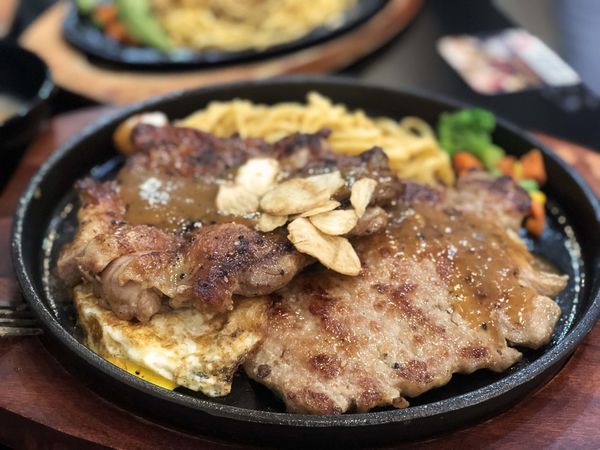 ●嘉義食記●魔力牛牛排館/東區民族路/加麵不加價/嘉義平價牛排