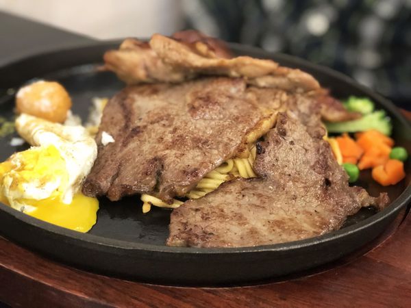 ●嘉義食記●魔力牛牛排館/東區民族路/加麵不加價/嘉義平價牛排