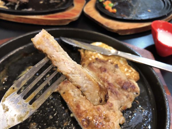 ●嘉義食記●魔力牛牛排館/東區民族路/加麵不加價/嘉義平價牛排