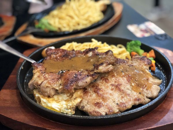 ●嘉義食記●魔力牛牛排館/東區民族路/加麵不加價/嘉義平價牛排