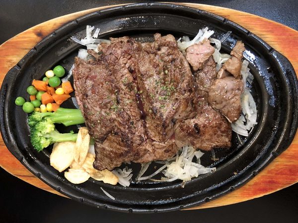 ●嘉義食記●魔力牛牛排館/東區民族路/加麵不加價/嘉義平價牛排