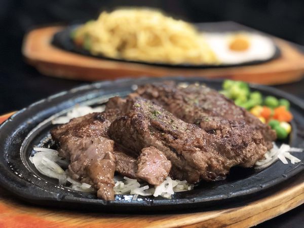 ●嘉義食記●魔力牛牛排館/東區民族路/加麵不加價/嘉義平價牛排