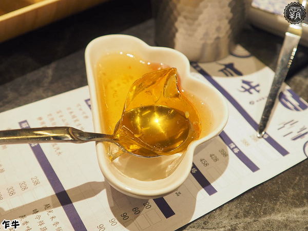 乍牛炸牛排專賣 (台中新光中港店)： 乍牛炸牛排專賣，粉嫩炸牛排，誘人的牛排在鍋上滋滋作響！