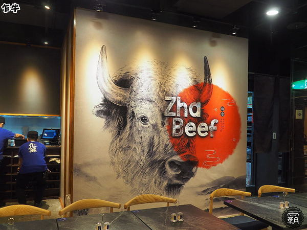 乍牛炸牛排專賣 (台中新光中港店)： 乍牛炸牛排專賣，粉嫩炸牛排，誘人的牛排在鍋上滋滋作響！