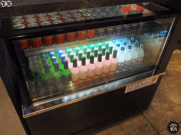 乍牛炸牛排專賣 (台中新光中港店)： 乍牛炸牛排專賣，粉嫩炸牛排，誘人的牛排在鍋上滋滋作響！