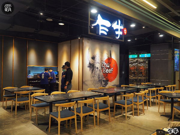 乍牛炸牛排專賣 (台中新光中港店)： 乍牛炸牛排專賣，粉嫩炸牛排，誘人的牛排在鍋上滋滋作響！